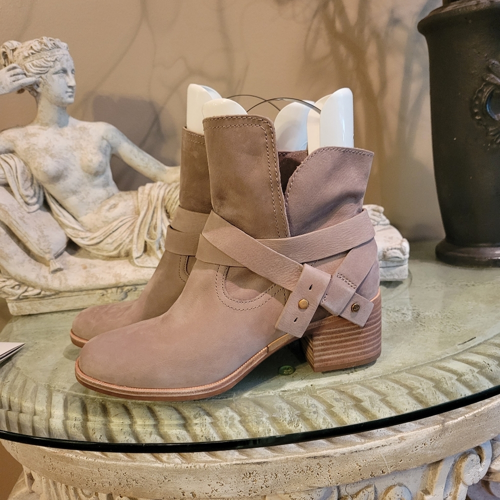 Ugg Elora Suede Ankle Boot in Nubuck size 8.5 #457 - Picture 5 of 16